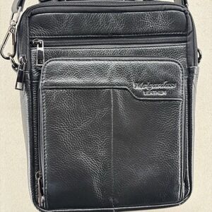 Meigardass Black Shoulder Bag for Men Women Zip Closure Pockets Crossbody Travel